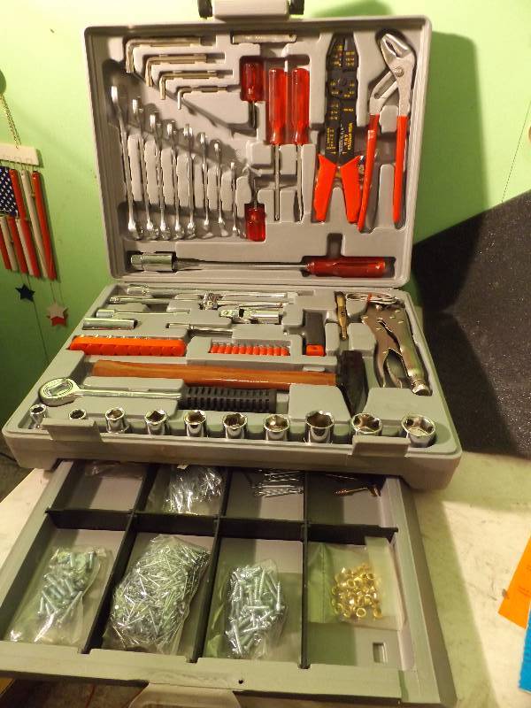 lot 108 image: Tool Kit