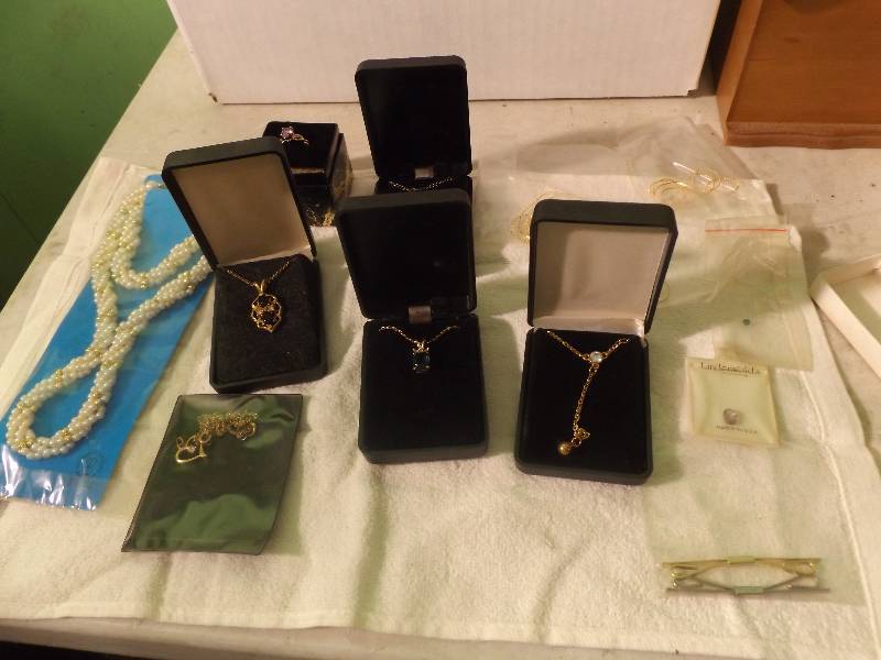 lot 111 image: Old jewelry Collection
