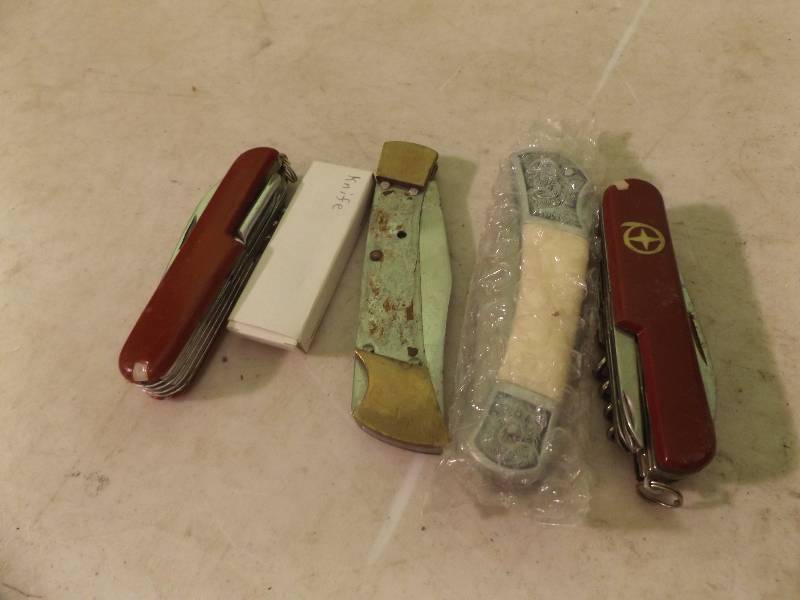 lot 116 image: 5 Knives