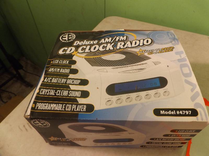 lot 119 image: AMFM CD Clock Radio
