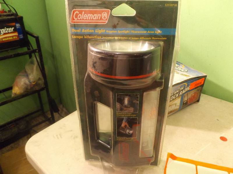 lot 120 image: Coleman Dual Action Light