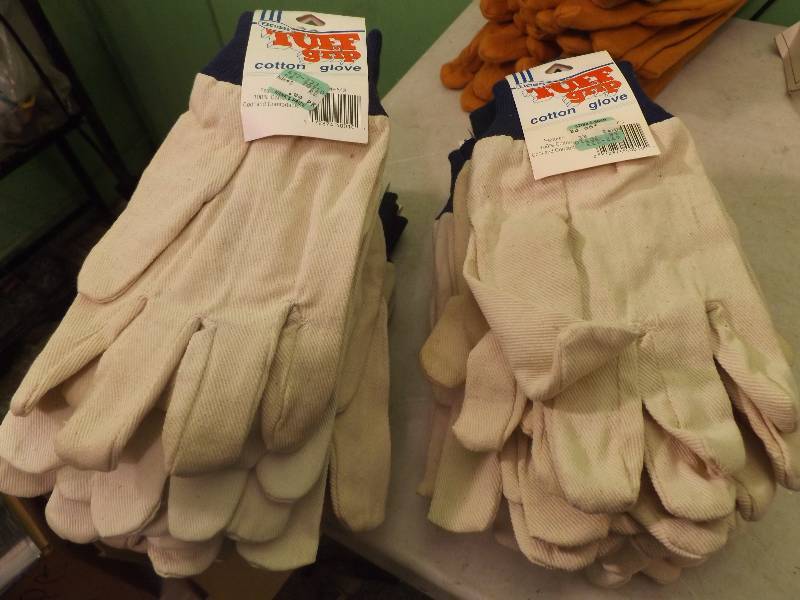 lot 156 image: Gloves