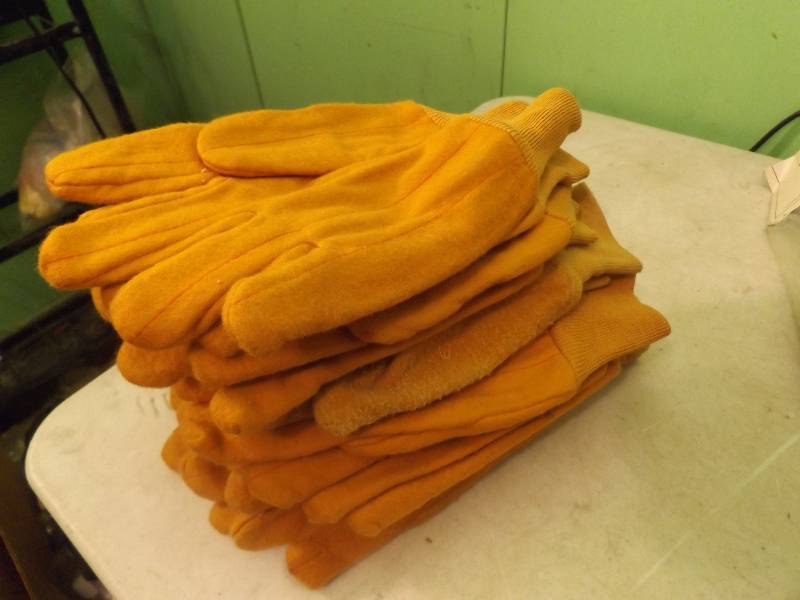 lot 157 image: Gloves