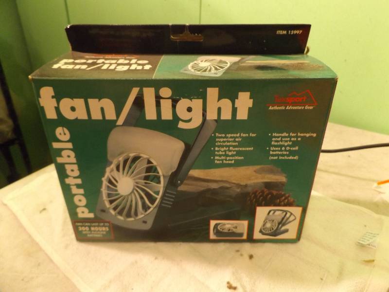 lot 164 image: Portable Fan Light Combo and Memorex Headphone Radio