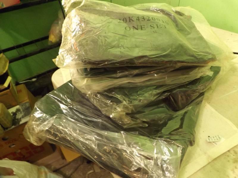 lot 172 image: 4 bags