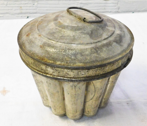 Steam baked bread pudding mold
