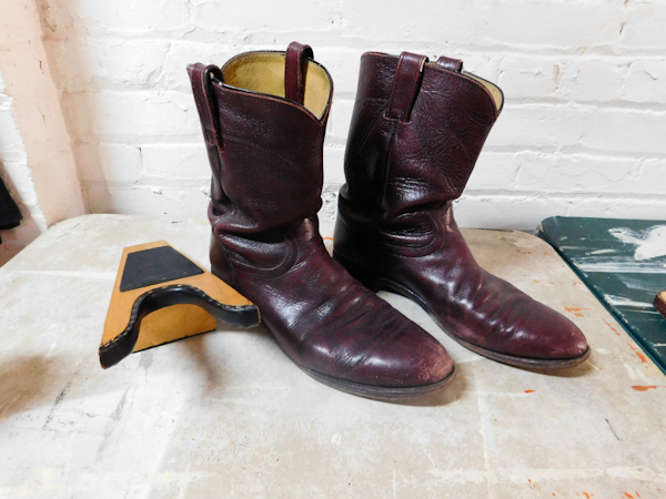 Justin 12D style 3435 and wooden bootjack