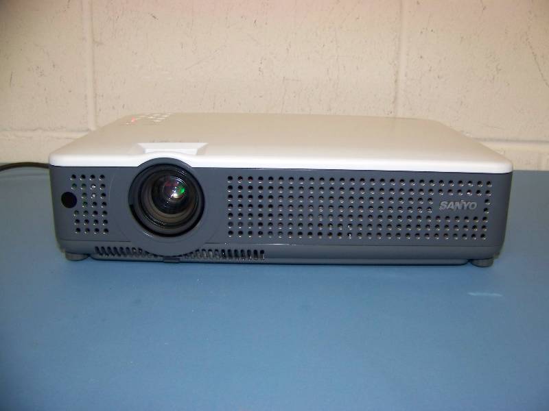 lot 16 image: Sanyo, PLC-XU78, LCD Projector with Remote Control and Travel Bag