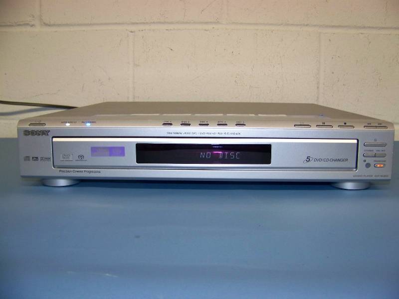 lot 49 image: Sony, 5-Disc, DVD  CD Player with Remote Control