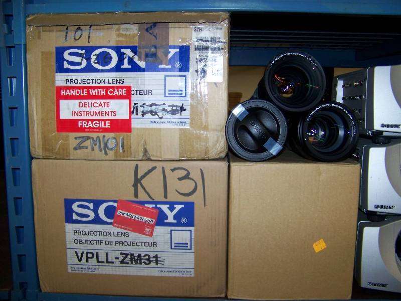 lot 26 image: (14) Sony, LCD Projectors for PARTS  REPAIR