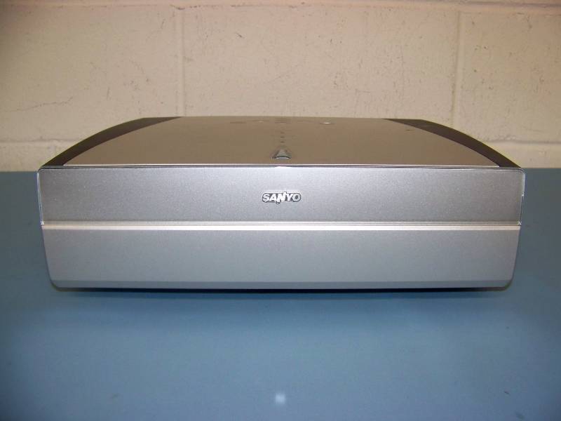 lot 21 image: Sanyo, PLV-Z2, LCD Projector