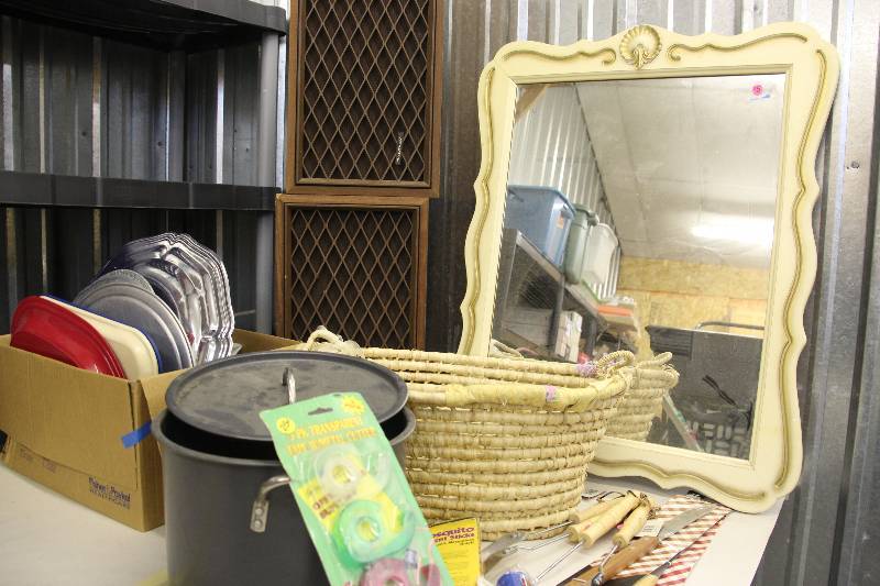 Large Mirror, Realistic Speakers, Serving Trays