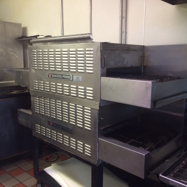 lot 9 image: Bakers Pride Pizza Oven