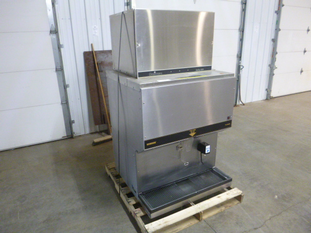 lot 14 image: Manitowoc Series 600 Ice Maker and Water