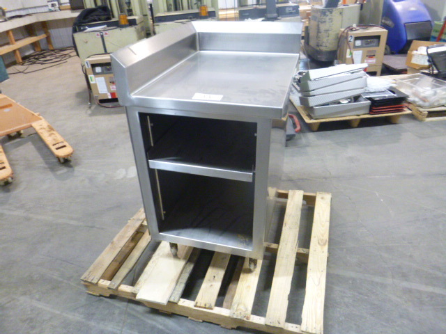 lot 16 image: Cabinet with Shelf