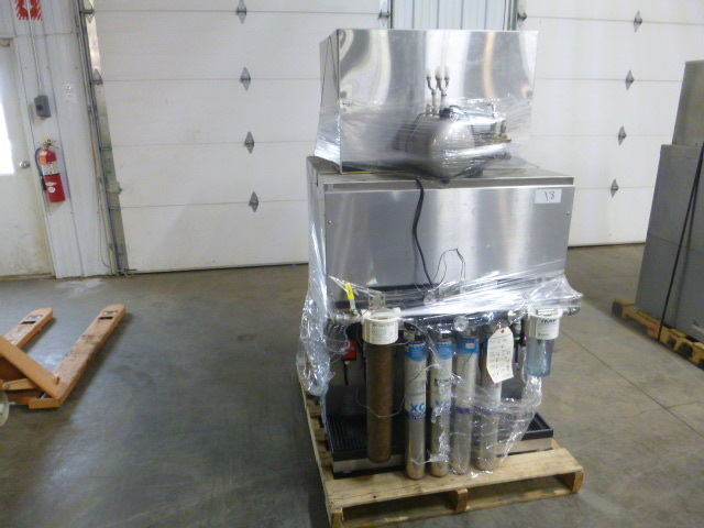 lot 18 image: Pop Machine and Manitowoc Ice Maker
