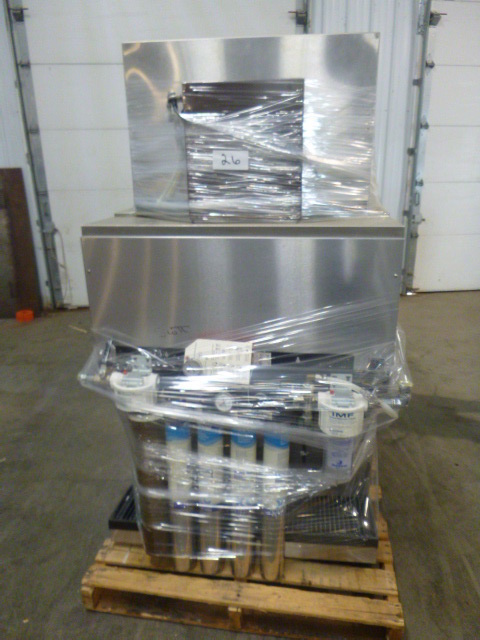 lot 26 image: Manitowoc Series 600 Ice Machine and Cornelius Pop Machine