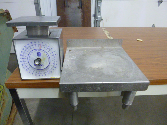 lot 119 image: Sysco Ounce Scale and Small Shelf