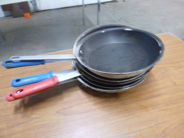 lot 124 image: 5 Frying Pans
