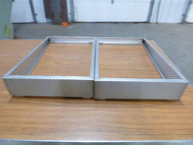 lot 130 image: 2 Steam table Risers