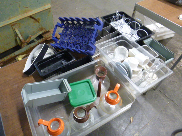 lot 137 image: Miscellaneous Kitchen Items