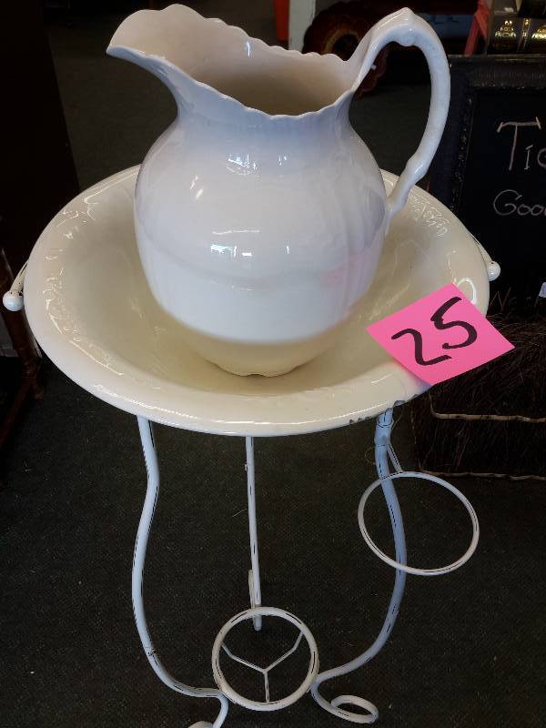 lot 25 image: China Wash Basin, with Pitcher..