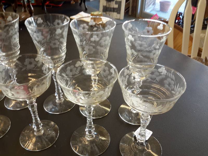 lot 46 image: 6 Etched Crystal Wine Glasses, 5 Etched Crystal Sherbets.  Grape theme.