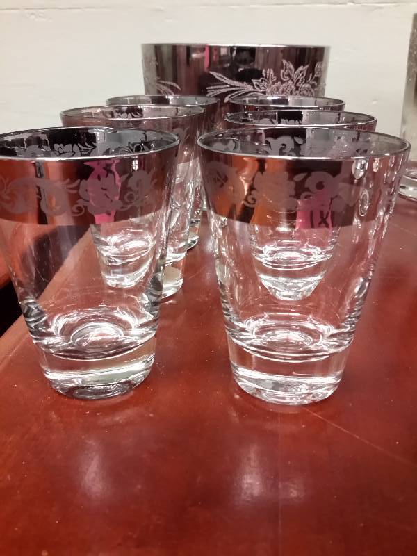 lot 47 image: Silver Etched Glass ware.  11, water glasses.. 1 dish and 6 small glasses.