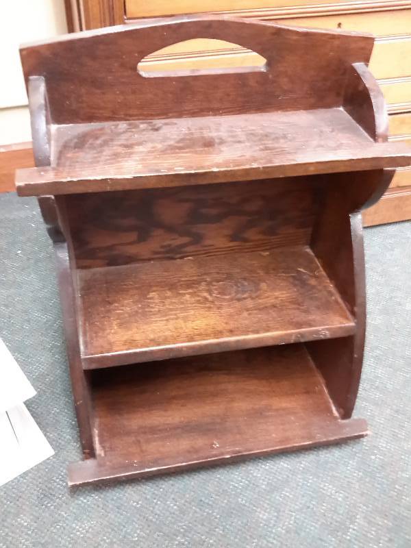 lot 39 image: 2, small free standing shelves.. Base measurements 21 x 12 x 25  15 x 12 x 15.. Darn Brown looks quite old.