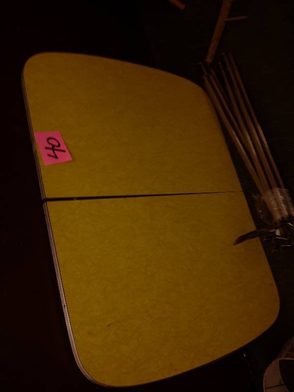 lot 40 image: Vintage Kitchen table.. Unassembled but all parts are there.  Dim 30 in x 39 12 in.
