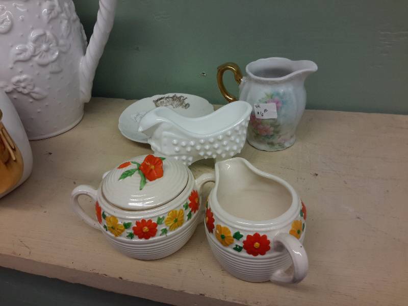 lot 55F image: Misc. Glassware as pictured Includes Thomas Kinkaide Home Is where the heart is, tea pot