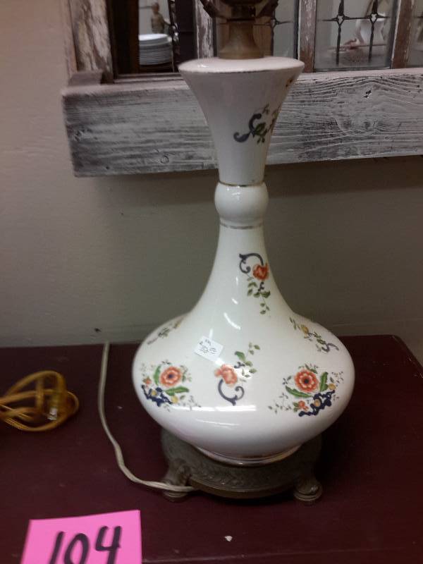 lot 104 image: 2 table lamps..