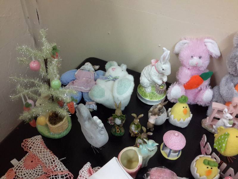 lot 133 image: EASTER IS COMING  Large lot of EASTER items