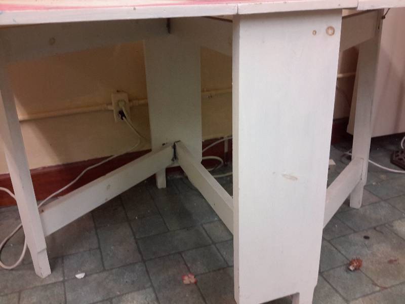 lot 135 image: Folding Work Table.. Legs fold in.