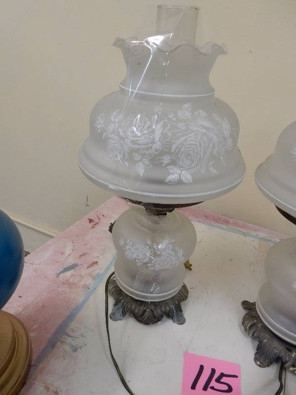 lot 115 image: 2 Elegant table lamps.. Lantern style..