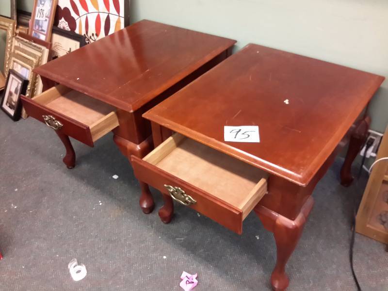 lot 95 image: 2 End Tables