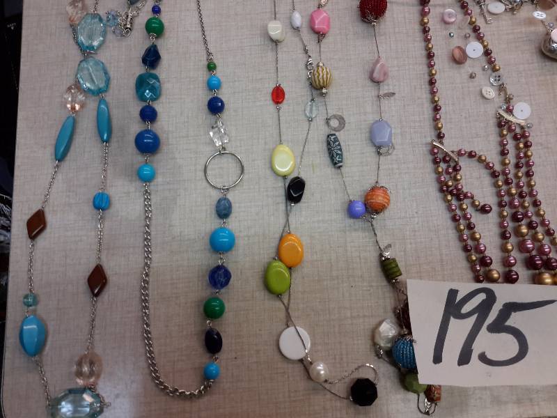 lot 195 image: 22 Necklaces