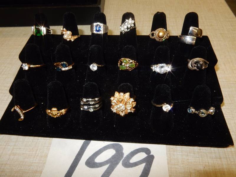 lot 199 image: 18 rings
