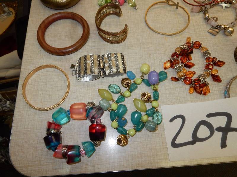 lot 207 image: 30 Bracelets