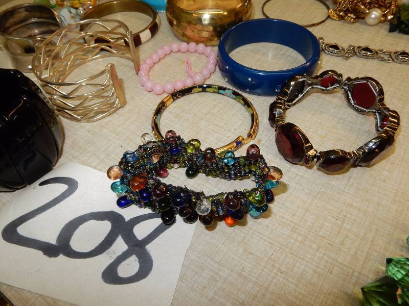 lot 208 image: 32 Bracelets