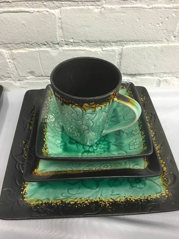 lot 8 image: McLeland Design 16-Pc. Reactive Glaze Stoneware Dinnerware Set