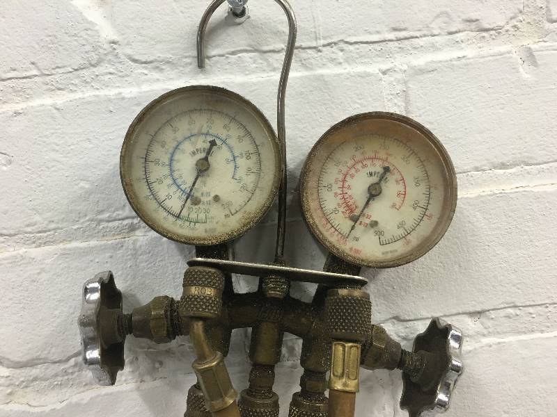 lot 15 image: Refrigerant Manifold Sets, 2 Valve brass manifold, 2-12 Limited Point Flutter