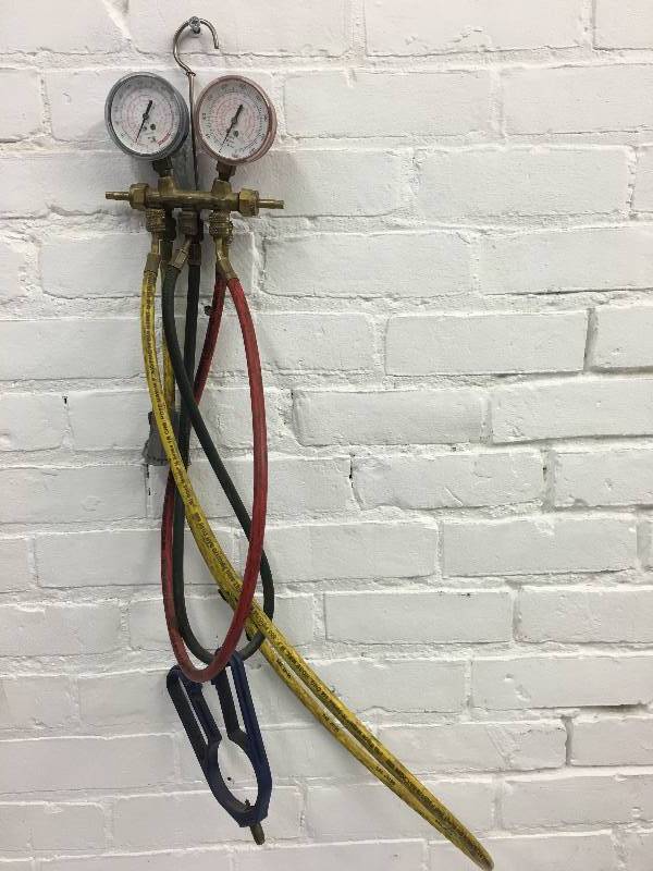 lot 16 image: Imperial Stride Tool - 496-C - Mechanical Manifold Gauge Set, 2-Valve
