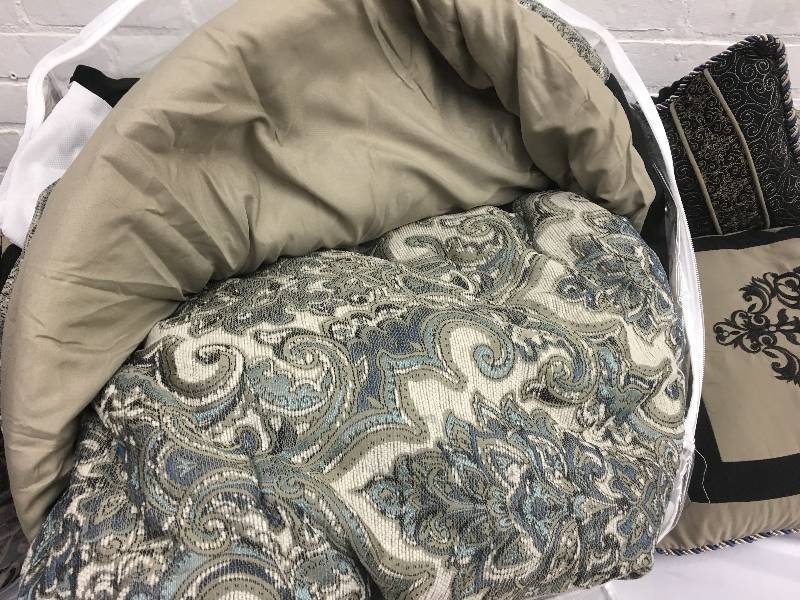 lot 39 image: McLeland Design Malvern 8-Pc. Comforter Set -Cali King Retail $190