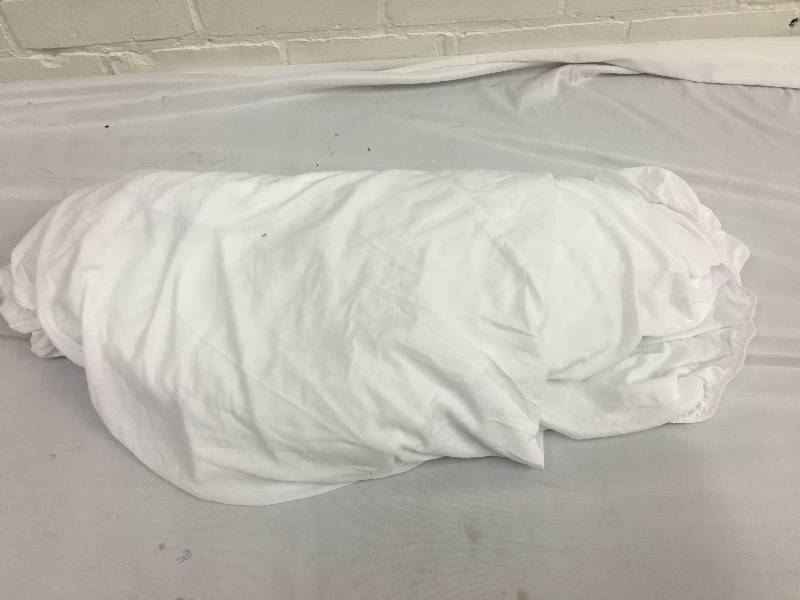 lot 45 image: Waterproof Mattress Protector - Queen