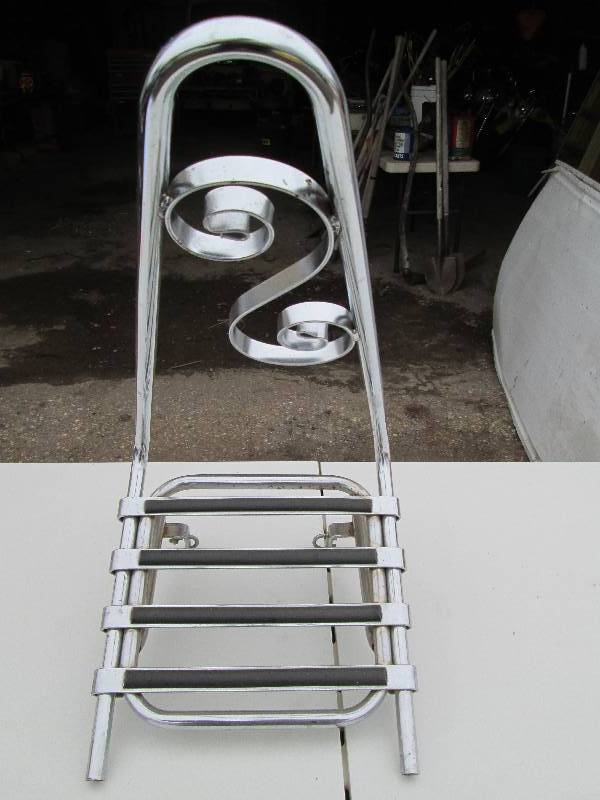 lot 272 image: Sissy Bar & Rack