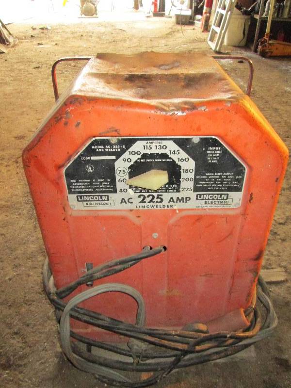 lot 18 image: Lincoln Arc Welder