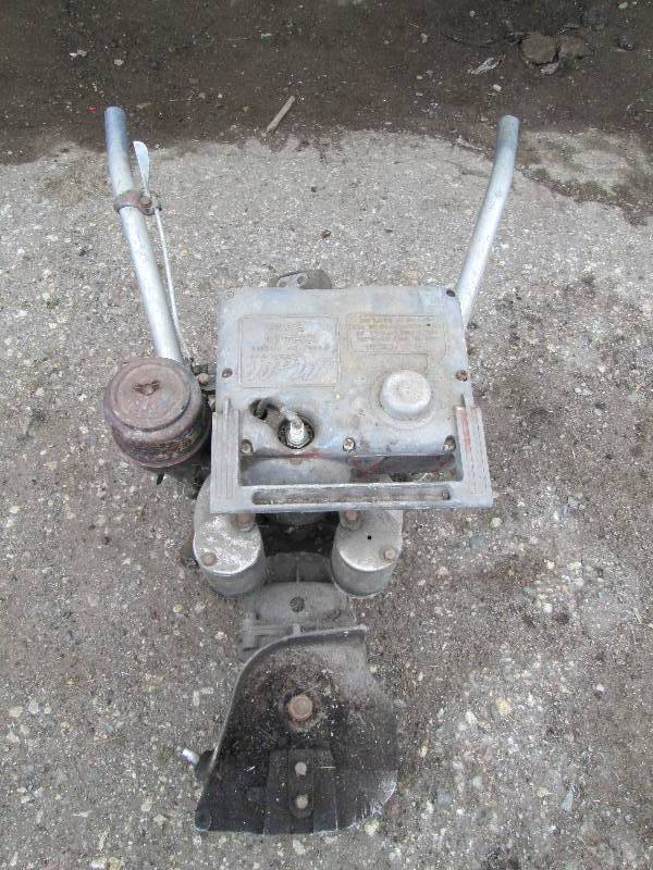 lot 19 image: Mall 2 Man Chain Saw Enigene