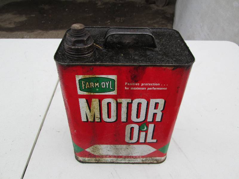 lot 32 image: Farm Oyl Motor Oil Can