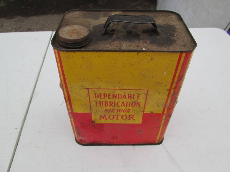 lot 33 image: Dependable Lubrication Can